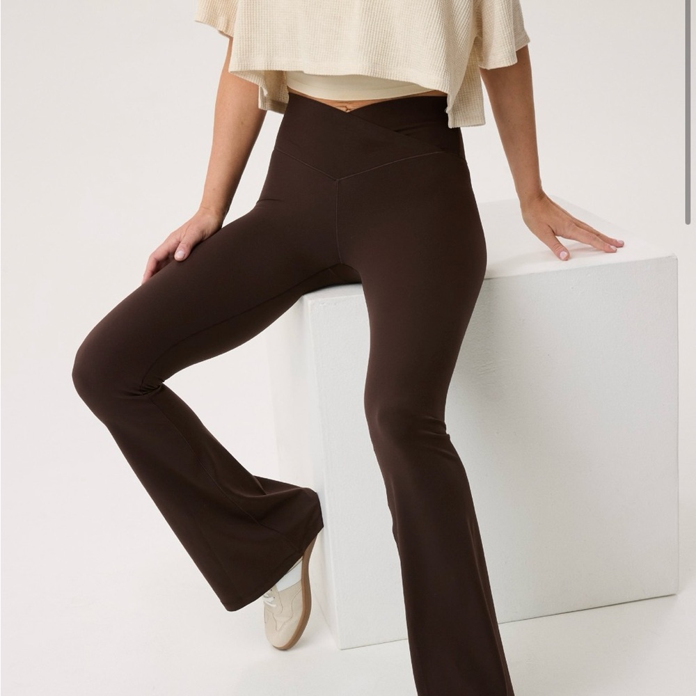 Aerie Real Me High Waisted Crossover Flare Legging (size M regular)